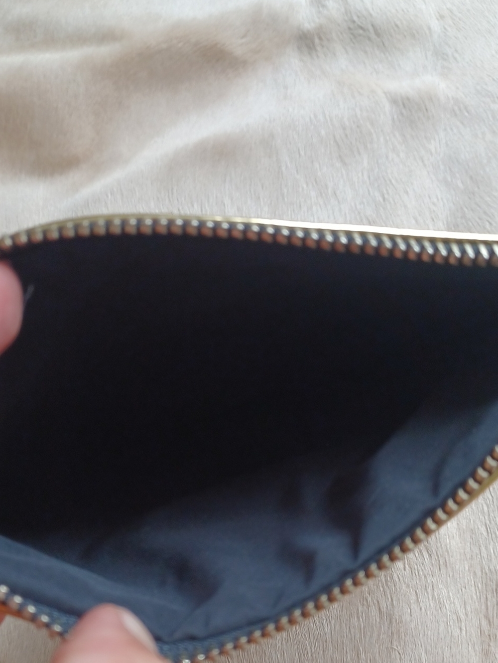 NARS Gold Cosmetic Bag - Picture 7 of 11